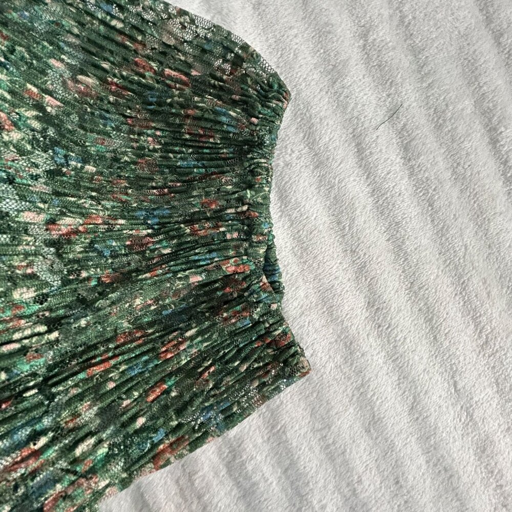 Green Floral Pleated Women’s Blouse - Picture 8 of 8